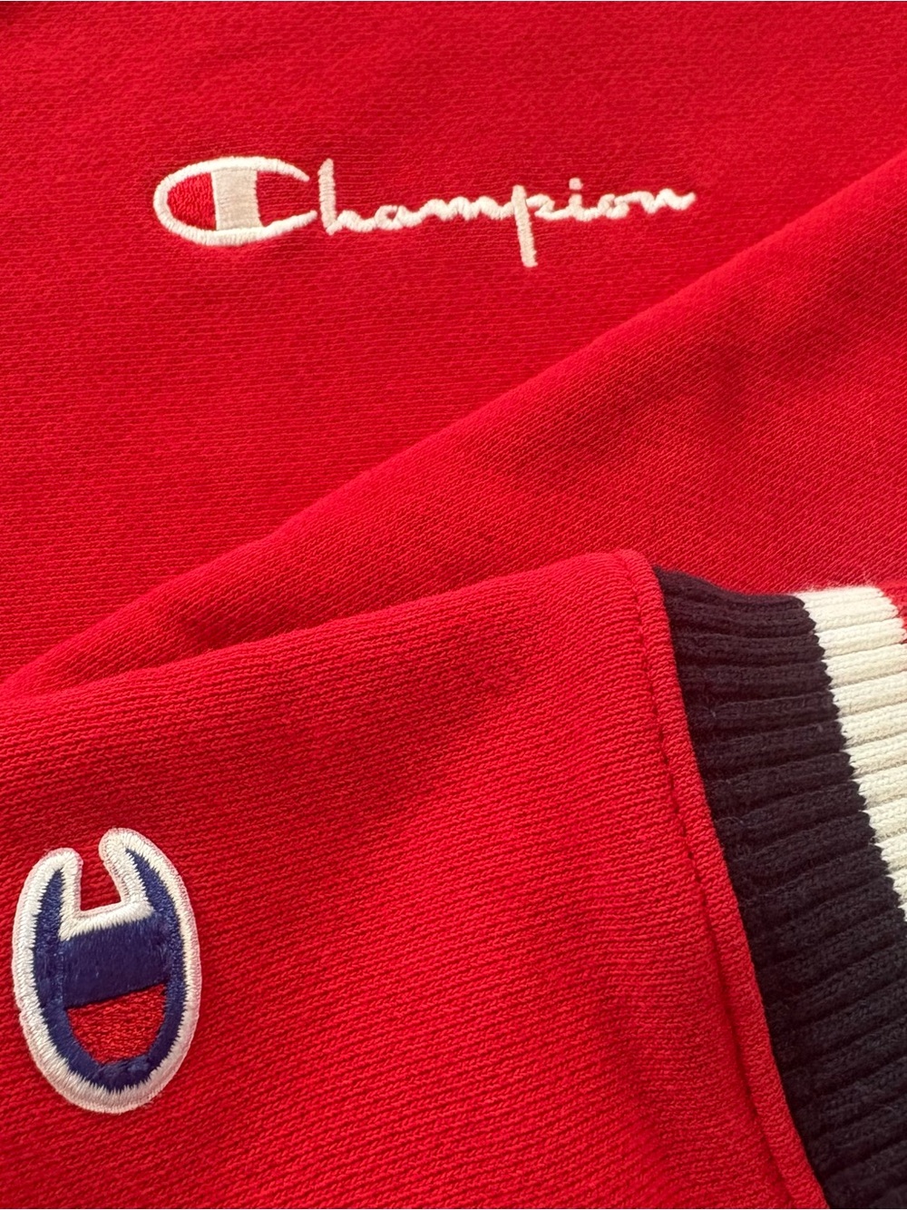 Champion Reverse Weave Cropped V‑Neck Sweatshirt – Red – Women’s Medium